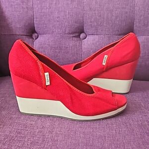 EUC Teva peep toe wedges
